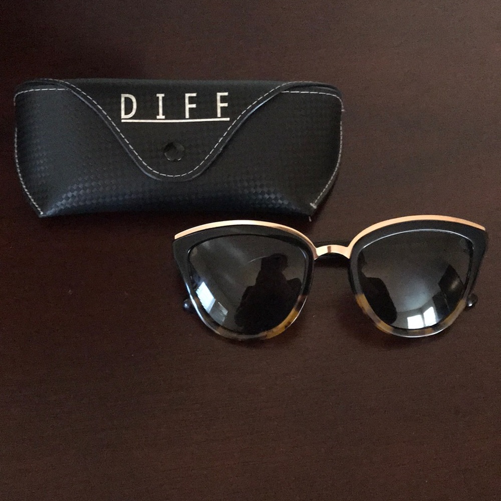 DIFF SUNGLASSES BROWN AND BLACK